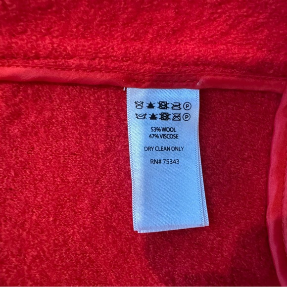 Women's Red wool Jacket - Picture 4 of 5